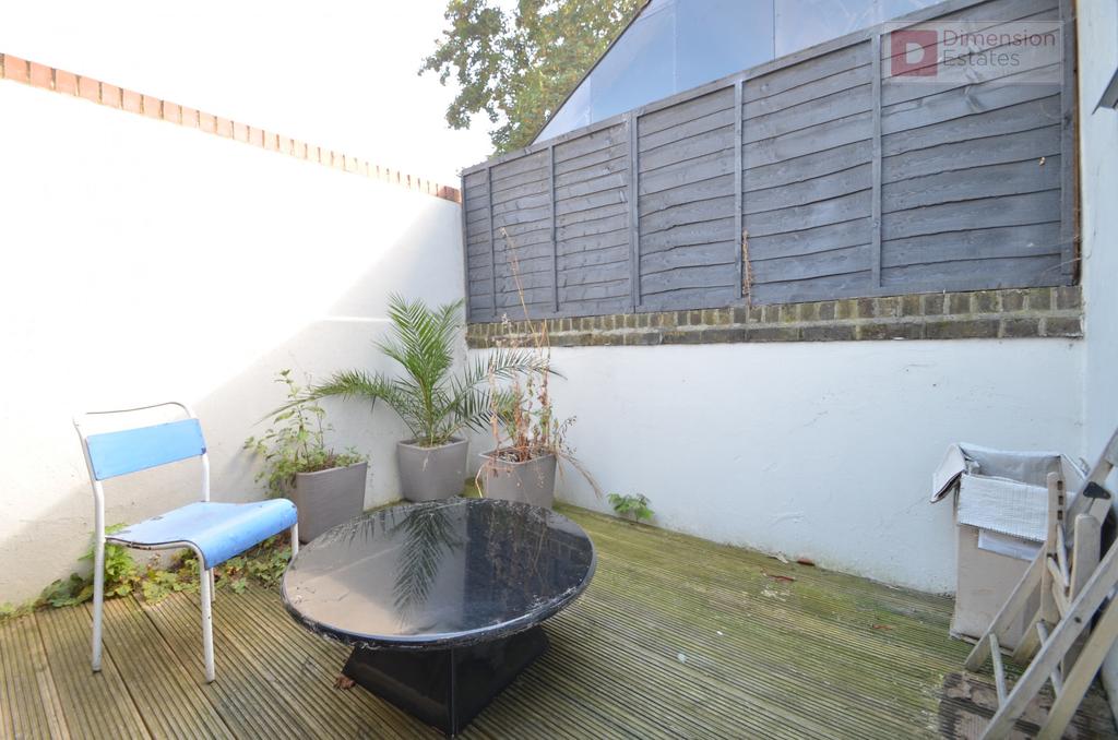Upper Clapton Road, London, E5 Studio £1,250 pcm (£288 pw)