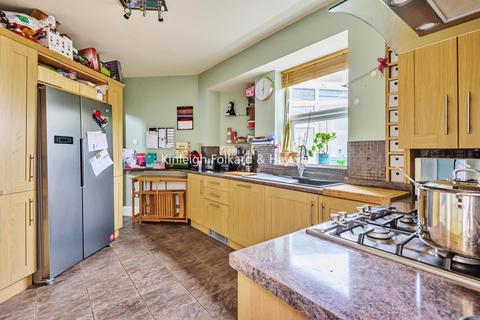 82 Randlesdown Road, Bellingham, London, SE6 3HB