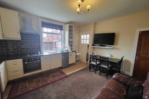 3 bedroom semi-detached house to rent, Bywell Road, Dewsbury