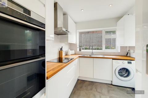 107 Linden Way, London, N14 4NG