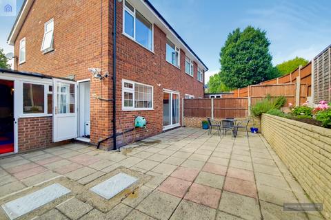 107 Linden Way, London, N14 4NG