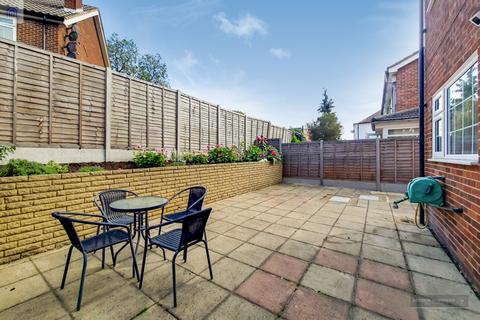 107 Linden Way, London, N14 4NG