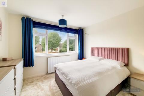 107 Linden Way, London, N14 4NG