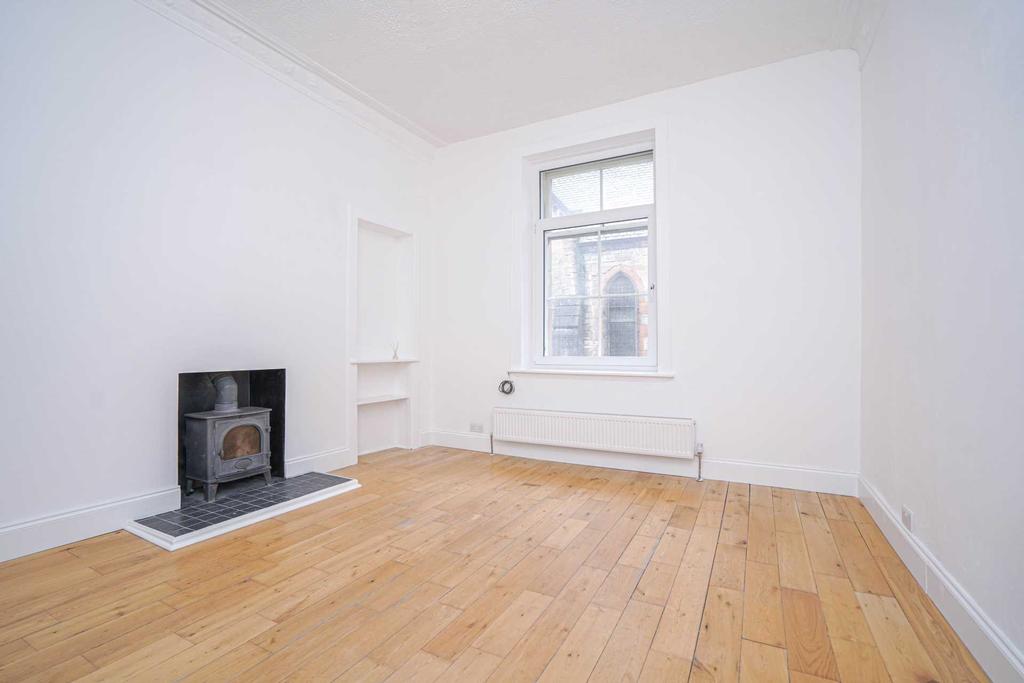 School Wynd, Paisley 2 bed flat £60,000