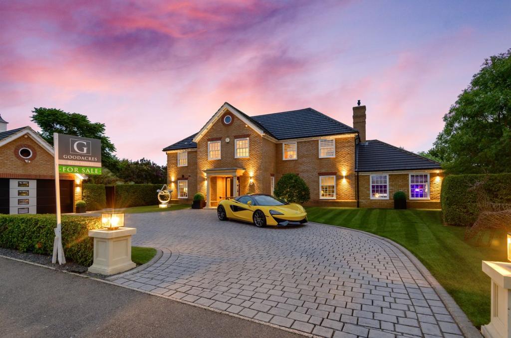 Carnoustie Drive, Great Denham, Bedford 4 bed detached house £1,250,000