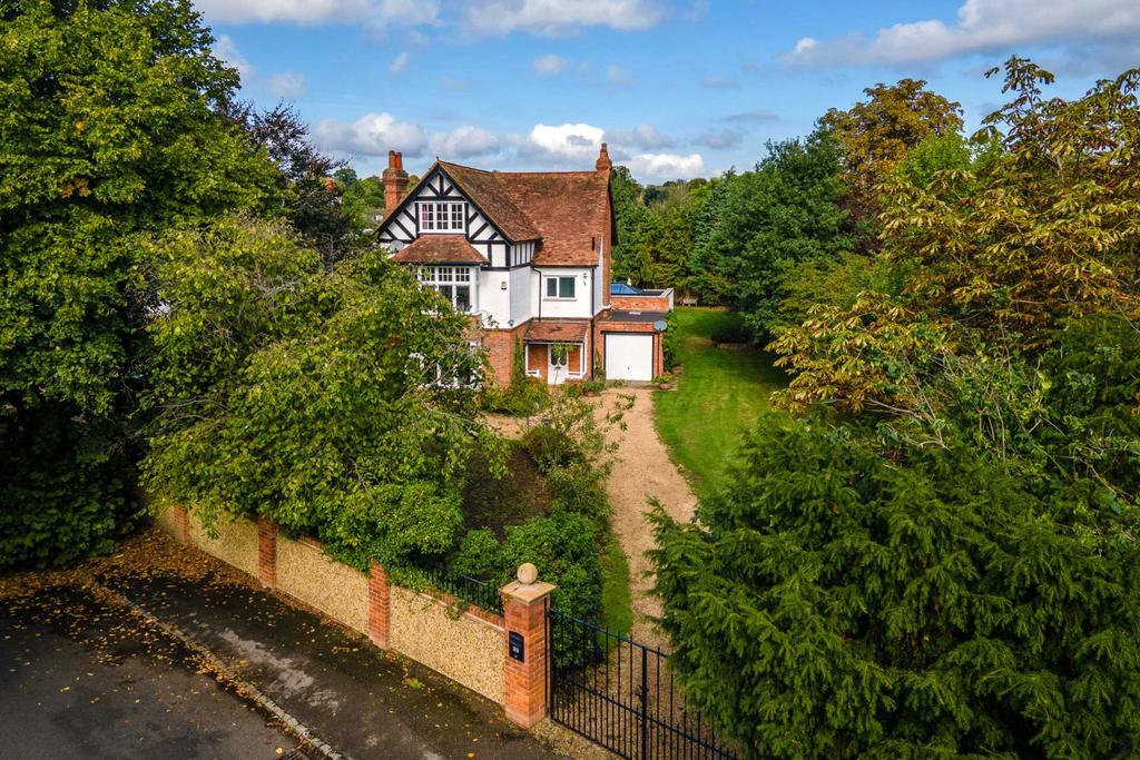 Derby Road, Caversham 5 bed detached house £1,500,000