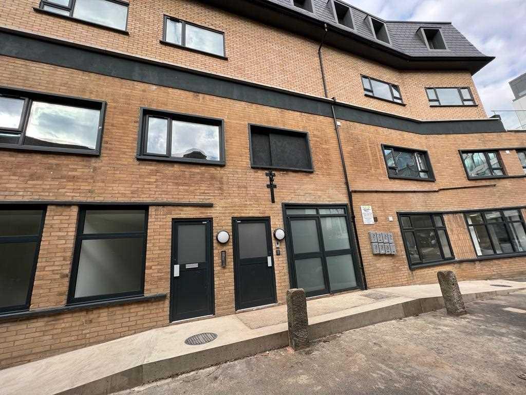 Windsor Road, Slough 1 bed apartment £1,175 pcm (£271 pw)