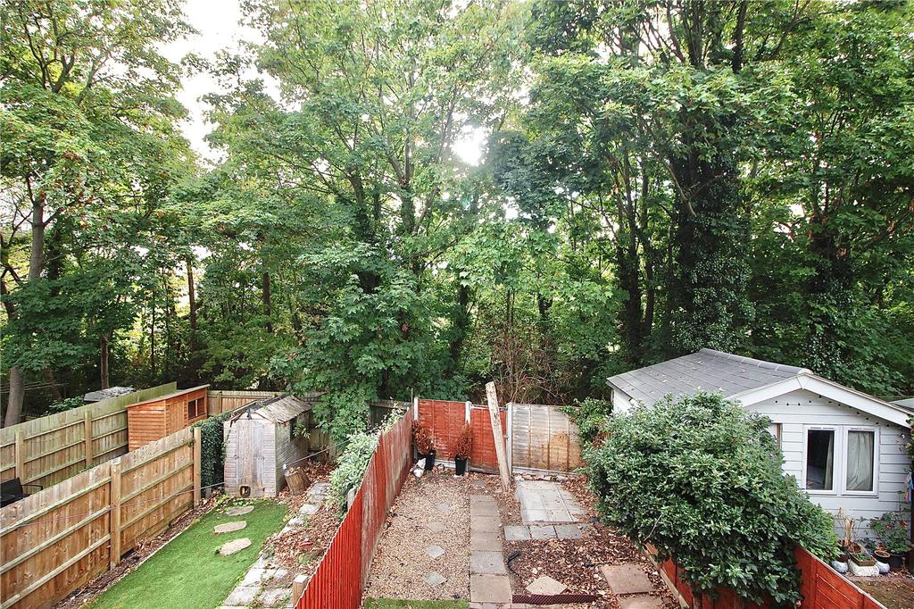 Yew Tree Rise, Pinewood, Ipswich... 2 bed terraced house £210,000