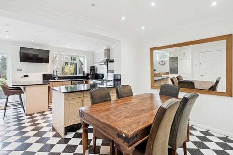 9 Denham Close, Denham, Uxbridge, UB9 4EE