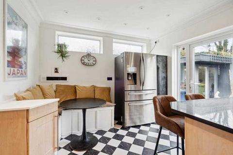 9 Denham Close, Denham, Uxbridge, UB9 4EE