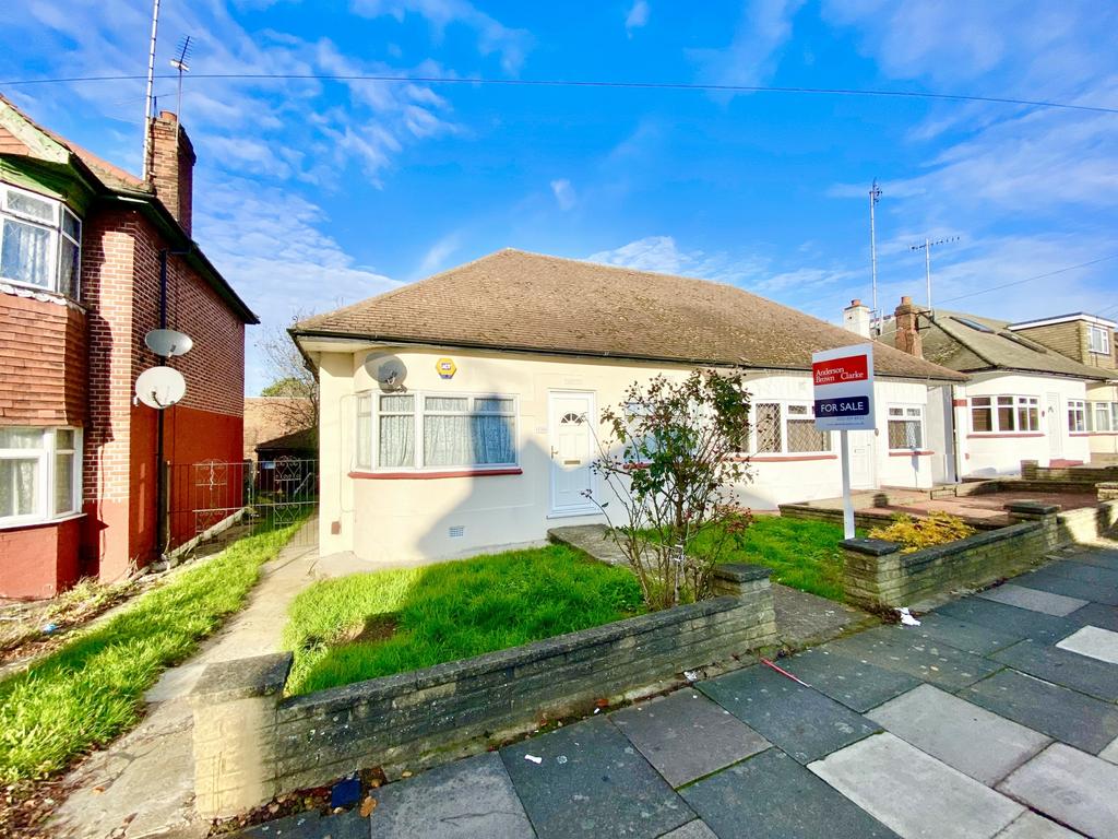 Kinloch Drive, Kingsbury, NW9 2 bed bungalow £515,000