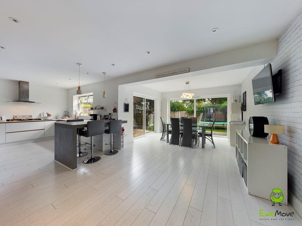 Axminster Crescent, Welling DA16 1HF 5 bed semidetached house £650,000