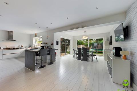 92 Axminster Crescent, Welling, DA16 1HF
