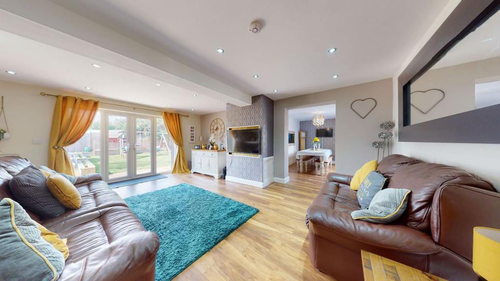 Eastfield Road, Brixworth, Northampton NN6 9ED 4 bed semidetached