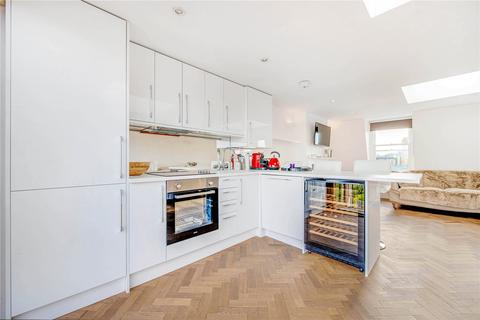 Flat B, 35 Waldemar Avenue, London, SW6 5LB