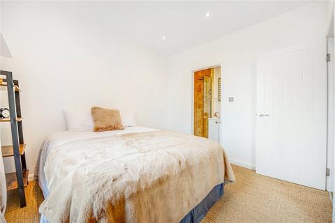 Flat B, 35 Waldemar Avenue, London, SW6 5LB