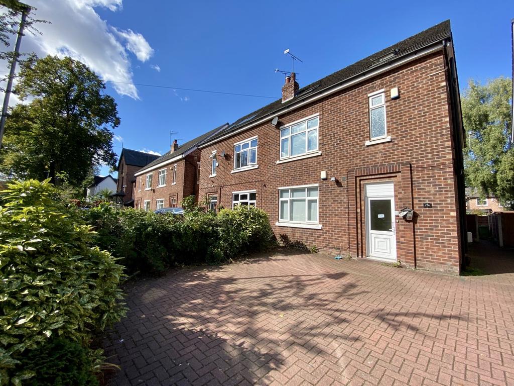 Old Lansdowne Road, West Didsbury... 3 bed flat £1,350 pcm (£312 pw)