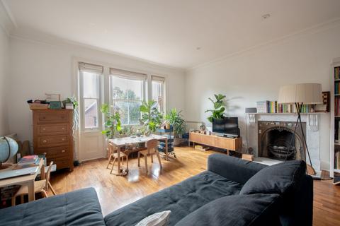 2 bedroom flat for sale - Lyndhurst Road, Hampstead, NW3