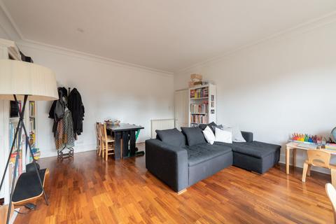 2 bedroom flat for sale - Lyndhurst Road, Hampstead, NW3