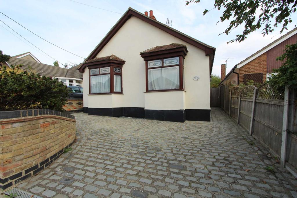 Hall Farm Road, Benfleet 2 bed detached bungalow £1,400 pcm (£323 pw)
