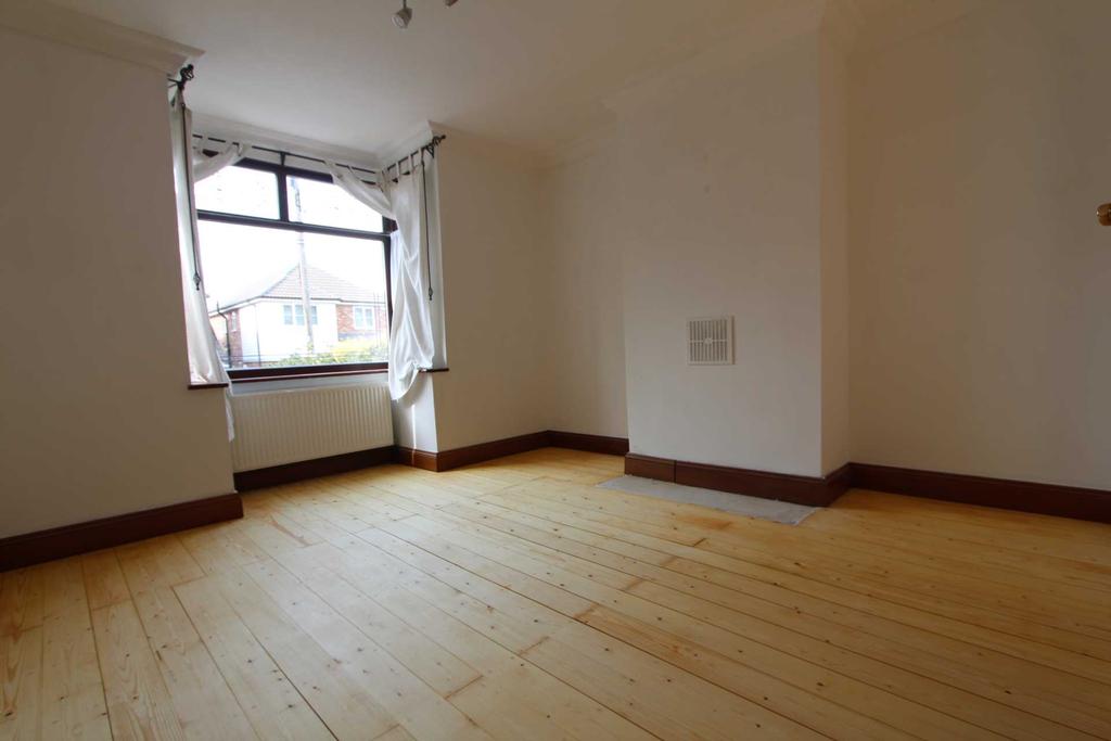 Hall Farm Road, Benfleet 2 bed detached bungalow £1,400 pcm (£323 pw)