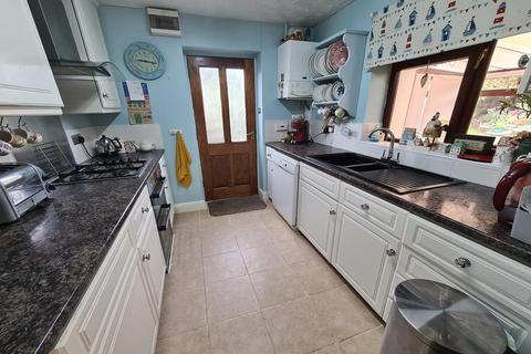 Tandridge Ashlands Road, Crewkerne, TA18 7BP