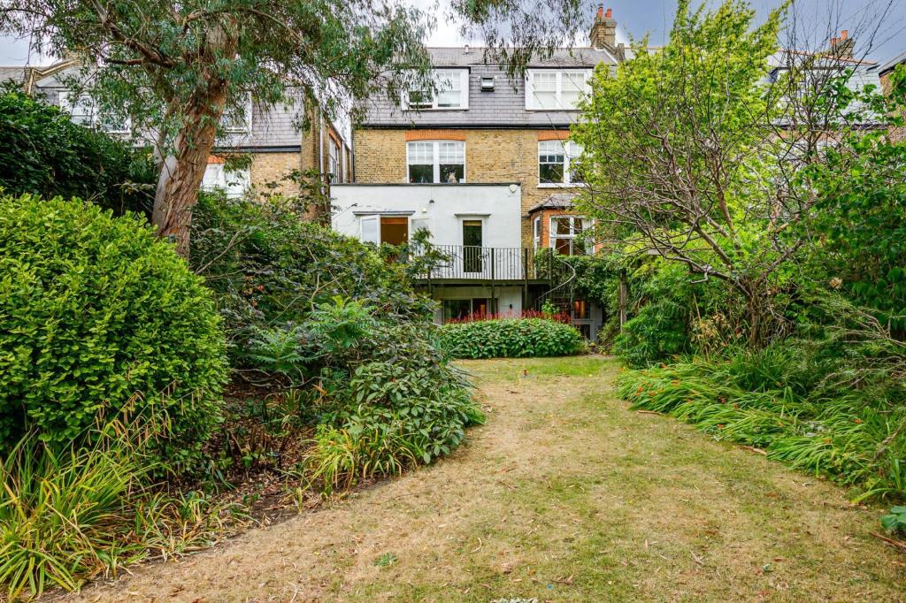 Kidderpore Gardens, London, NW3 3 bed flat for sale £3,000,000
