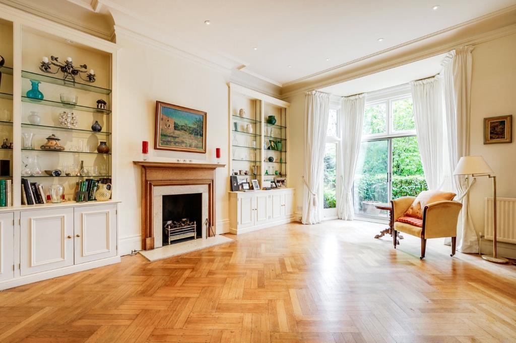Kidderpore Gardens, London, NW3 3 bed flat for sale £3,000,000