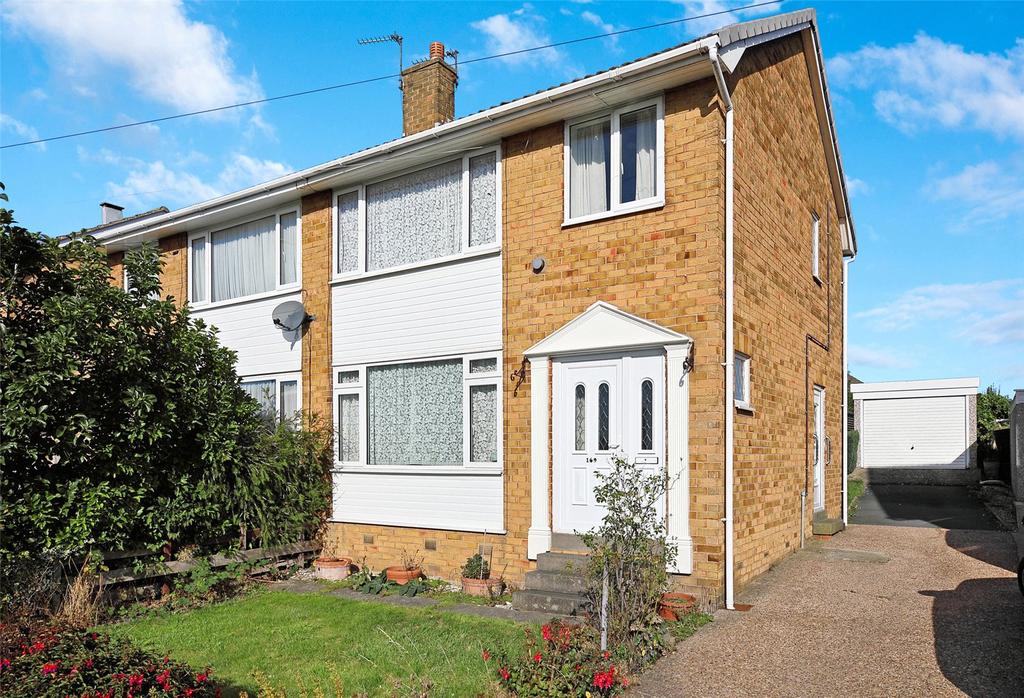 Manor Road, Ossett, West Yorkshire, WF5 3 bed semidetached house £200,000