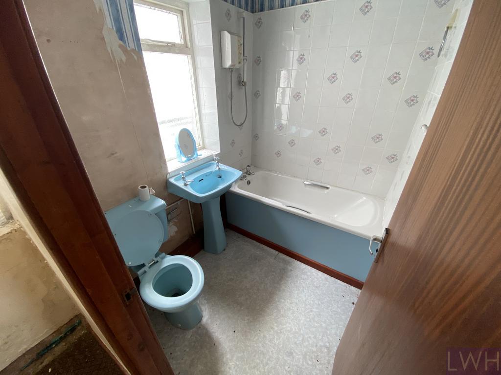 Droma Bathroom
