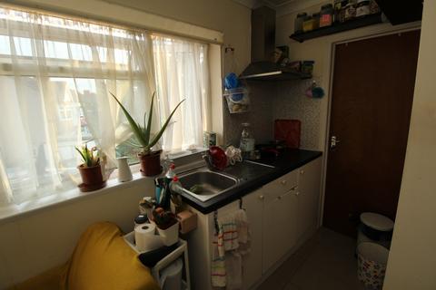 1 bedroom flat to rent, Eastern Avenue, Ilford, Essex, IG2