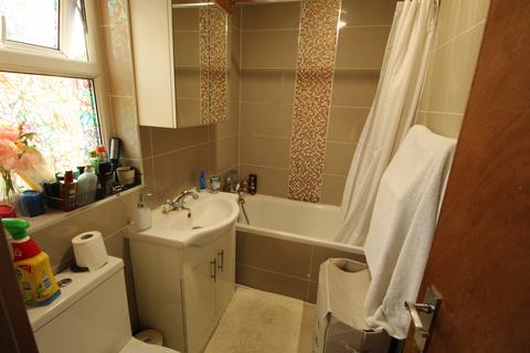 1 bedroom flat to rent, Eastern Avenue, Ilford, Essex, IG2