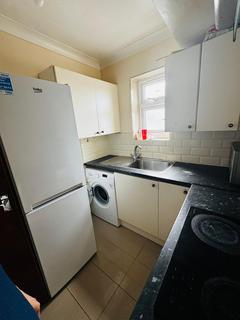 1 bedroom flat to rent, Eastern Avenue, Ilford, Essex, IG2