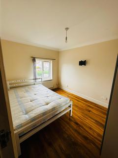1 bedroom flat to rent, Eastern Avenue, Ilford, Essex, IG2