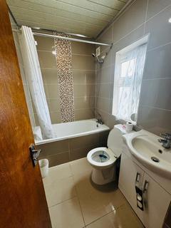 1 bedroom flat to rent, Eastern Avenue, Ilford, Essex, IG2