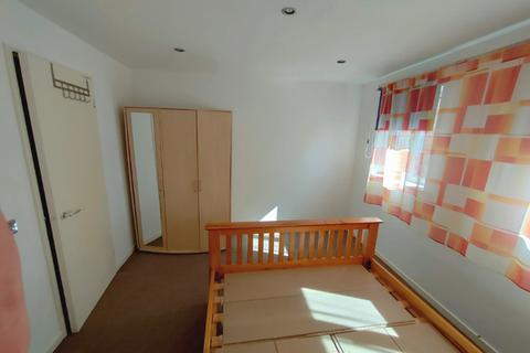 2 bedroom terraced house to rent - Nuthatch Gardens, London SE28