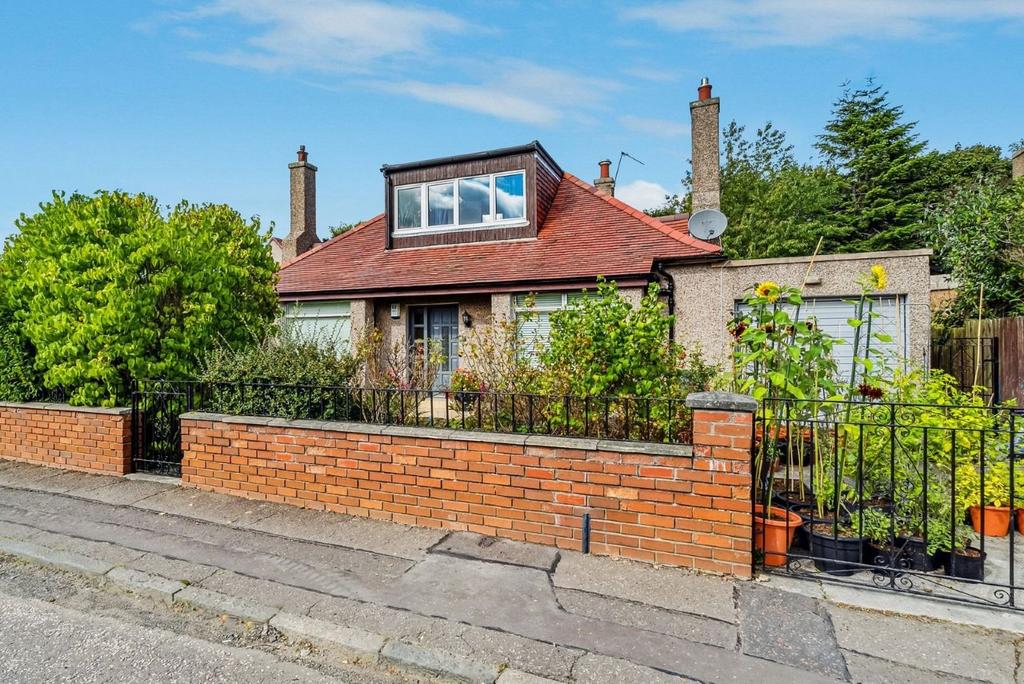 Viewfield Road, Juniper Green... 3 bed bungalow £425,000