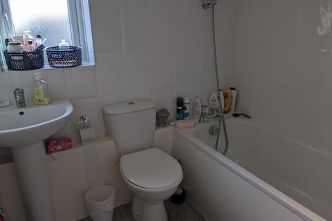 1 bedroom flat to rent, Station Parade, UB5