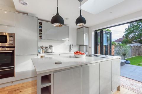 16 Derrick Road, Beckenham, BR3 3QQ