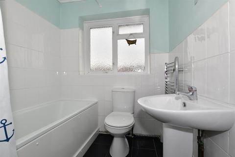 36 Shepherds Close, Romford, RM6 5AD