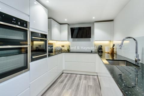 3 bedroom apartment to rent - Royal Drive London N11