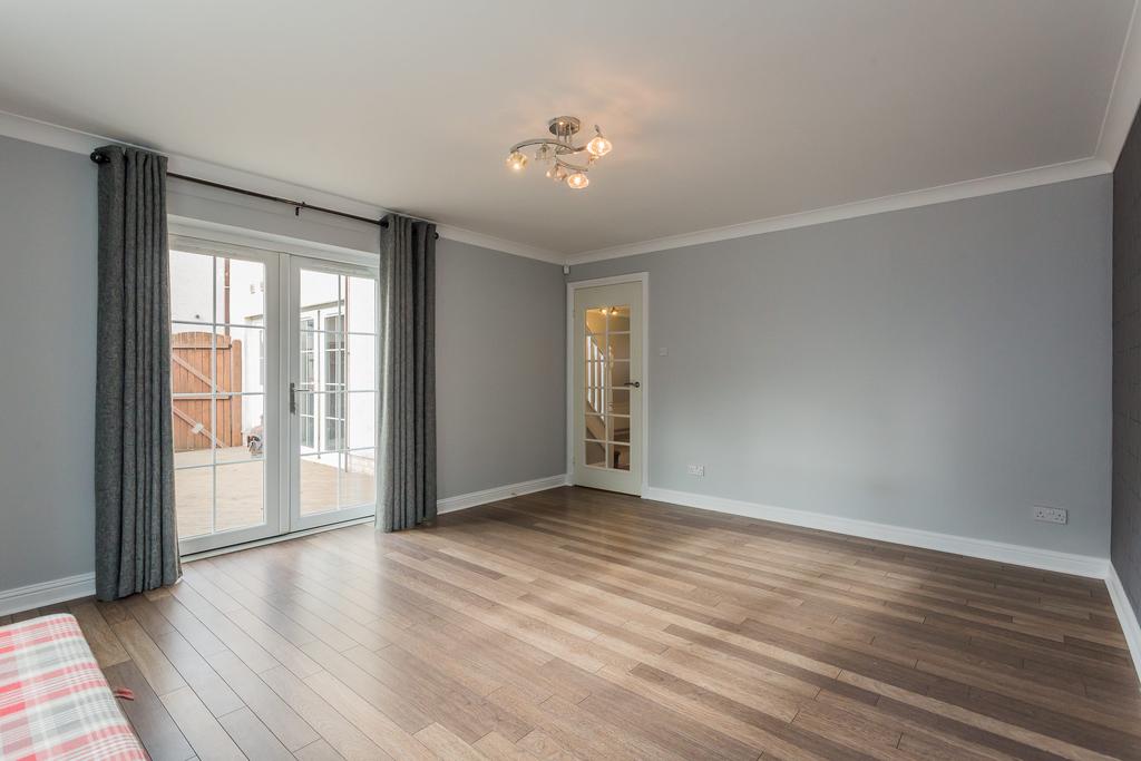 31 Loch Place, Bridge Of Weir, PA11 3NY 4 bed detached house £389,995