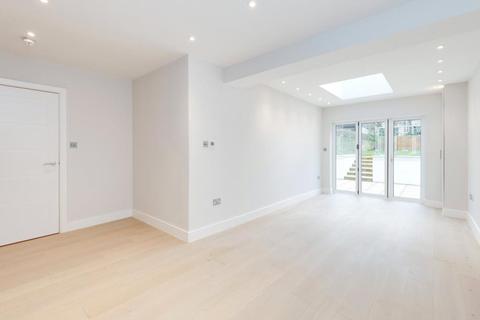 2 bedroom flat for sale - St. Augustines Road, Camden, London, NW1