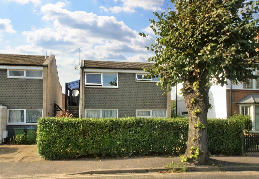 Molesey Road Hersham Kt12 1 Bed Flat £850 Pcm £196 Pw