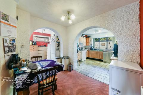 26 Kinlet Road, London, SE18 3BY