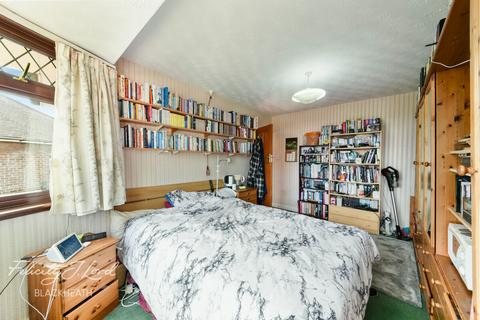 26 Kinlet Road, London, SE18 3BY