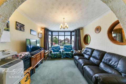 26 Kinlet Road, London, SE18 3BY