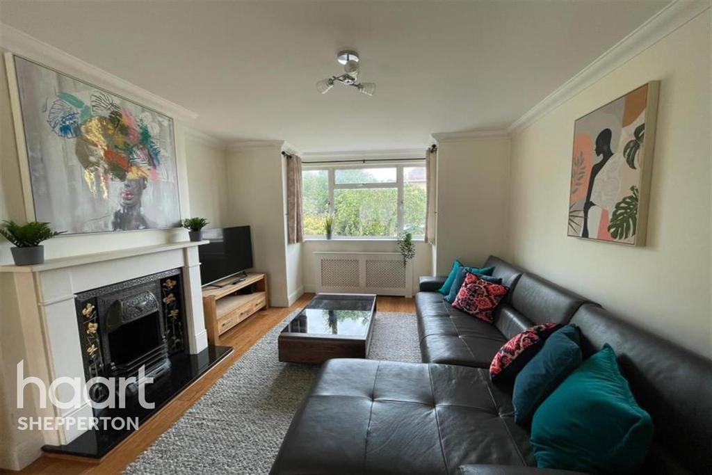 Simplemarsh Road, Addlestone 3 bed end of terrace house £4,000 pcm (£