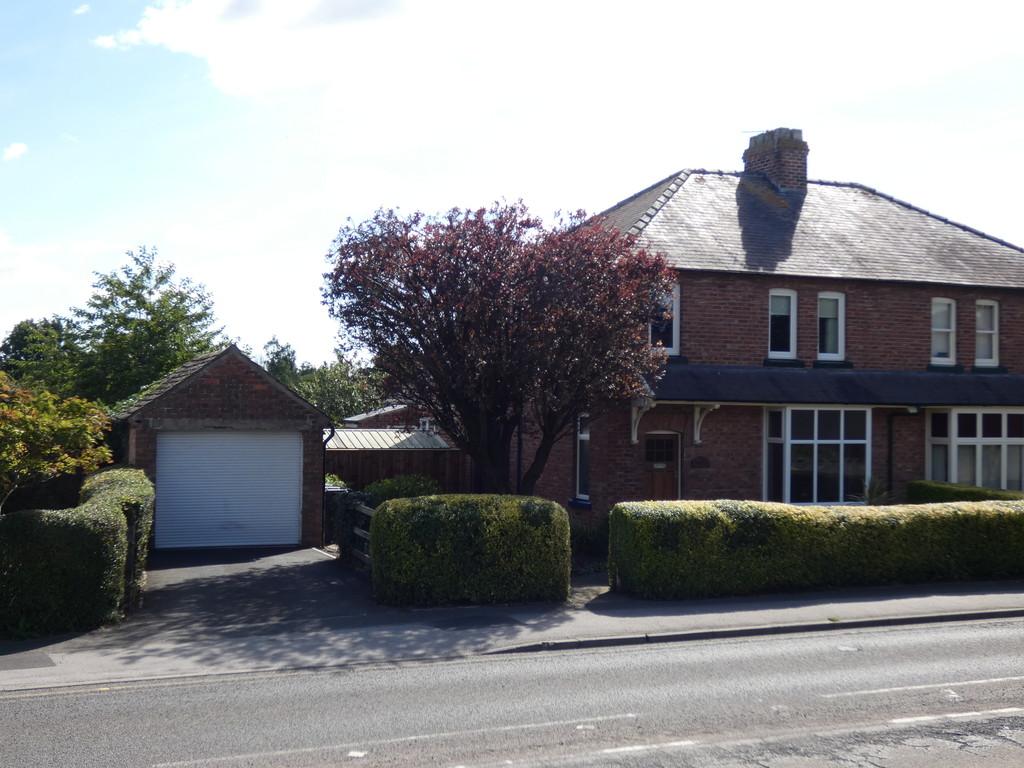 42 Bedale Road, Aiskew, Bedale 3 bed semidetached house for sale £