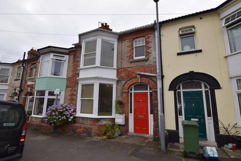 3 bedroom terraced house to rent, Cassiobury Road, Weymouth
